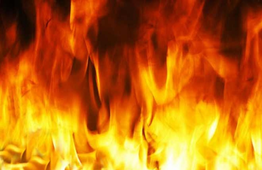 घर का कमरा बना मां और दो बच्चों के लिये चिता, जलने से तीन की मौत, मौके पर पहुचे अधिकारीः Dindori News